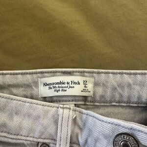 Abercrombie & Fitch women’s  Light Gray High Rise relaxed Jeans curve love